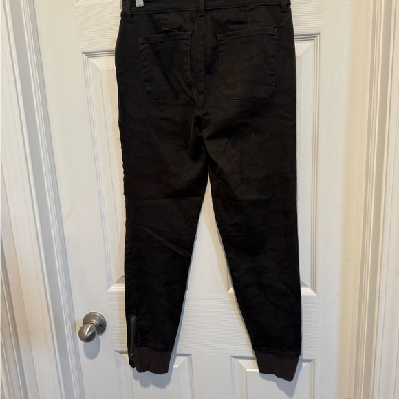 Evereve Midnight Camo Joggers Size 27. Zip Ankle. - Picture 5 of 9